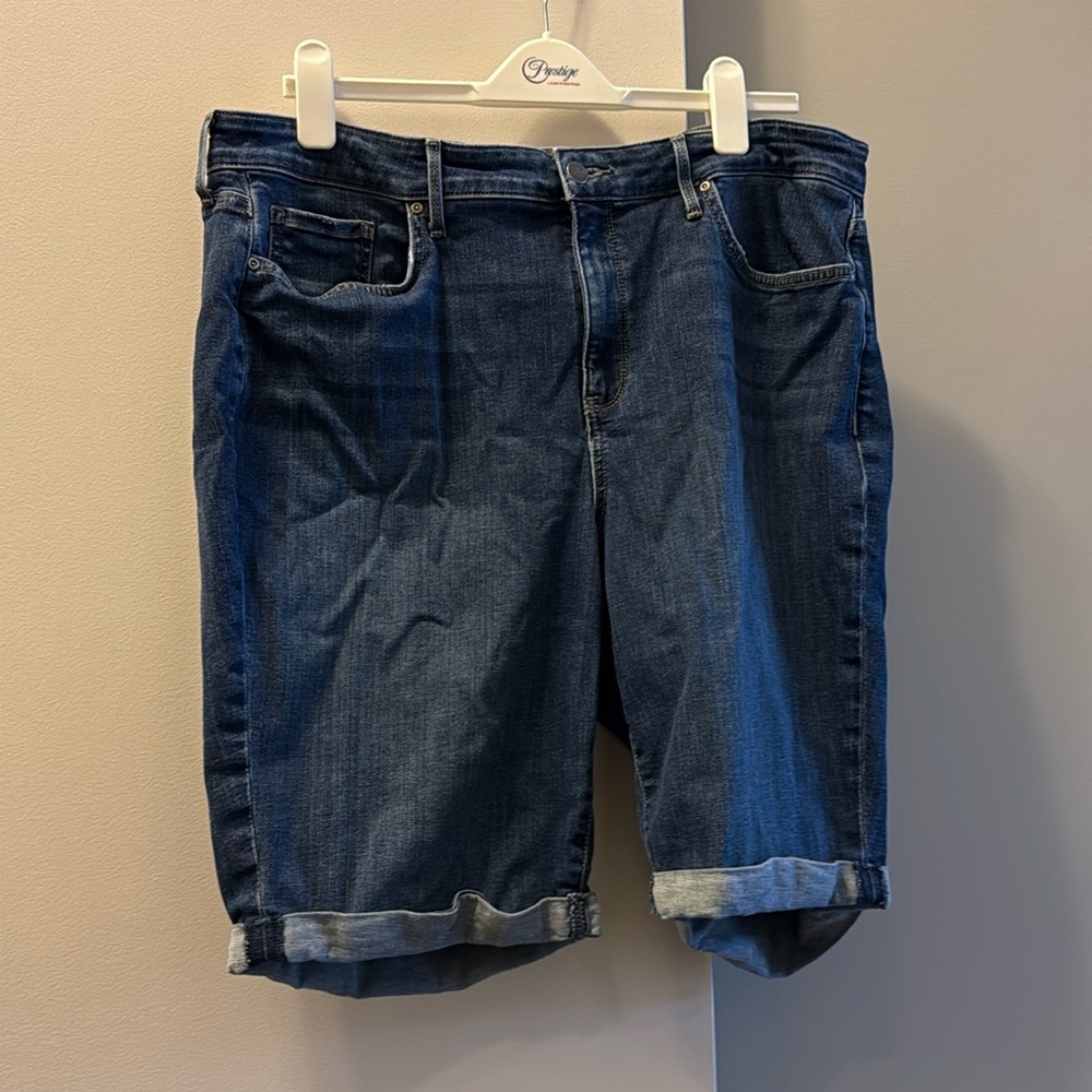 Like New NYDJ Briella Roll Cuff Denim Shorts Plus Size 18